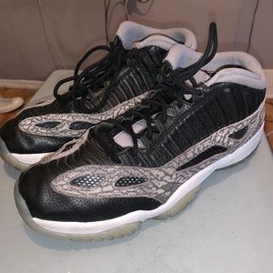 Air Jordan 11 low ie black cement